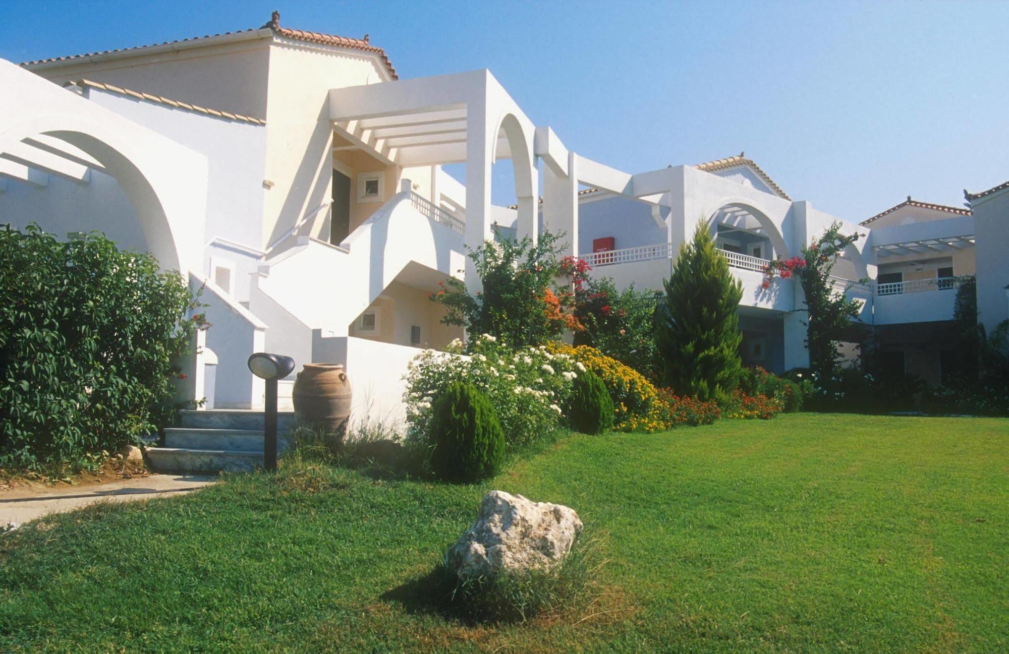 Ilaria Hotel Kalamákion Exterior foto